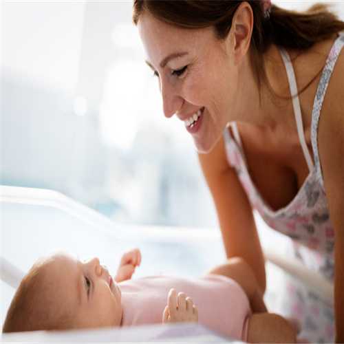 美国试管婴儿：睡前玩手机，小心你的生育